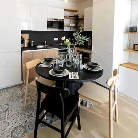 Elegant-chic Paris 15mn / Disneyland 15mn / 6 Pers /free Parking & Wifi